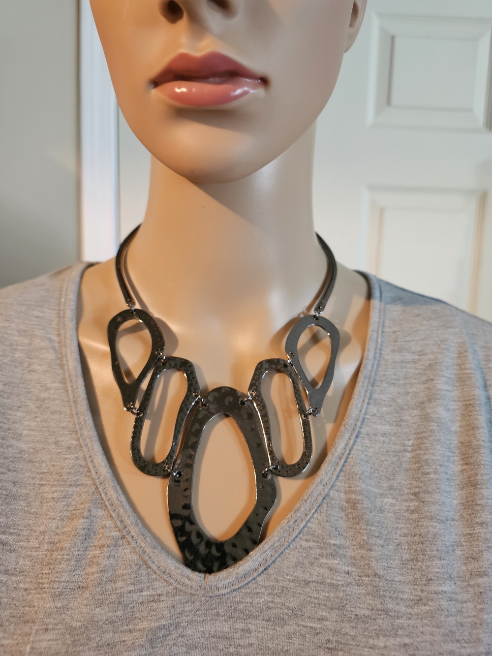 Modern Black Resin Link Necklace - Women Jewelry